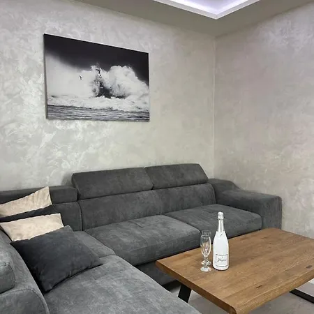 елегантен двустаен Four Seasons Apartment