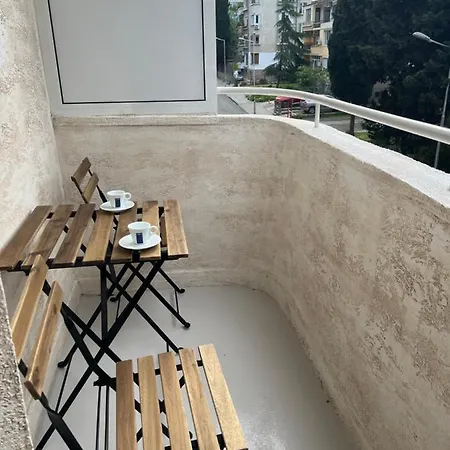 елегантен двустаен Four Seasons Apartment Burgas
